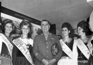 Santa Cruz do Sul Gal Emílio Garrastazu Médice Raianha e Princesas 1a FENAF(acervo Jonas Cervi Luzzani) 1966