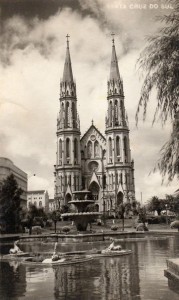 Santa Cruz do Sul Praça Getúlio Vargas e a Catedral São João Batista em 17 de fevereiro de 1961