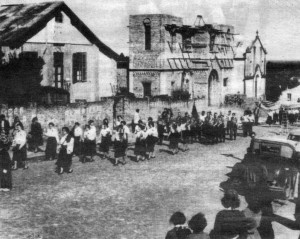 Cacequi Normalistas sobem Rua Bento Gonçalves 07-09-1955