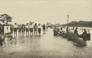 Canoas Bairro Niterói(Vila Rio Branco) Enchente(acervo Suzana Morsch) 1928 1