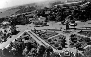 Carazinho Nova Praça Novo ajardinamento da praça e novo Ginásio La Salle(acervo família de Álvaro R Vargas) 1952