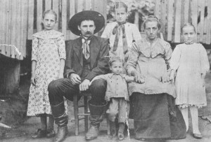 Caxias do Sul Ana Rech SantoFávero e GiuditaGalafassi uma das primeiras famílias a entrar em São Gotardo 1910