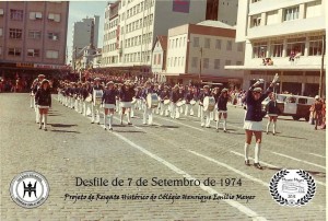 Caxias do Sul Desfile de 7 de Setembro Colégio Henrique Emilio Meyer Rua Sinimbú(acervo Gabriel Vivan-Museu Meyer) 1974