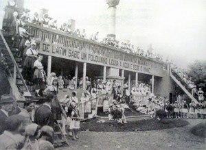 Caxias do Sul Pavilhões da Festa da Uva Praça Dante Alighieri(acervo AHM) 1932