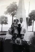 Guaíba Família na Praça da Alegria 03-05-1951