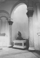 Monumento a mons Tomàs Gregorio Camacho  -Cattedrale di Salto di edmundo Prati